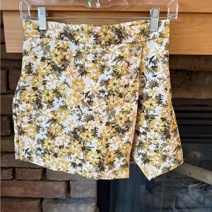 Dry Goods Originality Floral Yellow and Green Women's Skort Size Small